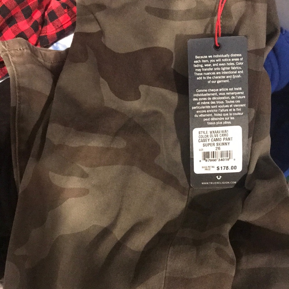 NWT Camo true religion 26